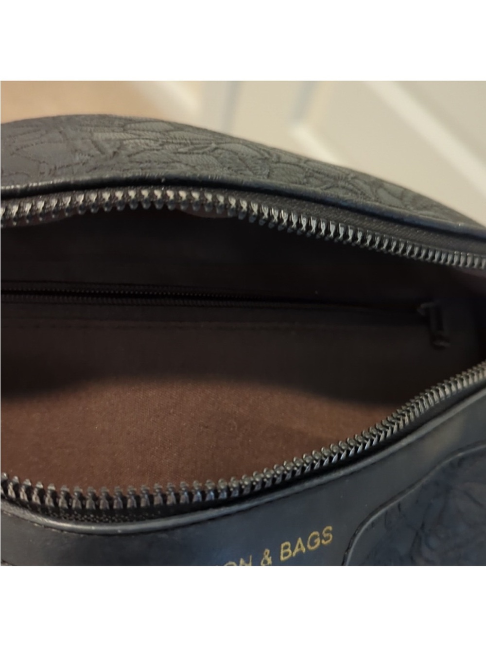 Floral Embossed leather Crossbody Bag - Picture 7 of 9